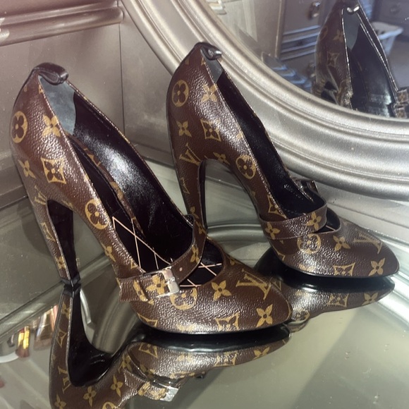 Louis Vuitton Heels - Picture 2 of 3